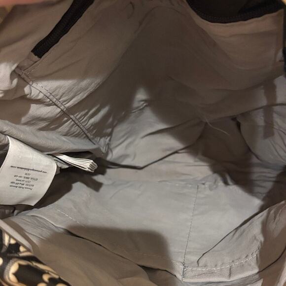 Petunia Pickle Bottom Black & Cream Baby Diaper Bag Tote (Large) - Picture 4 of 6